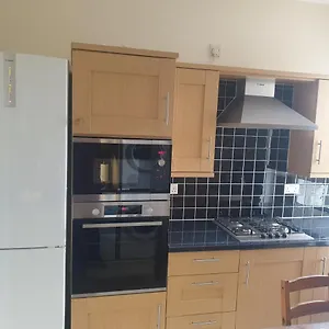 London Luxury 5 Min Walk From Station, With Free Parking Free Wifi Ilford